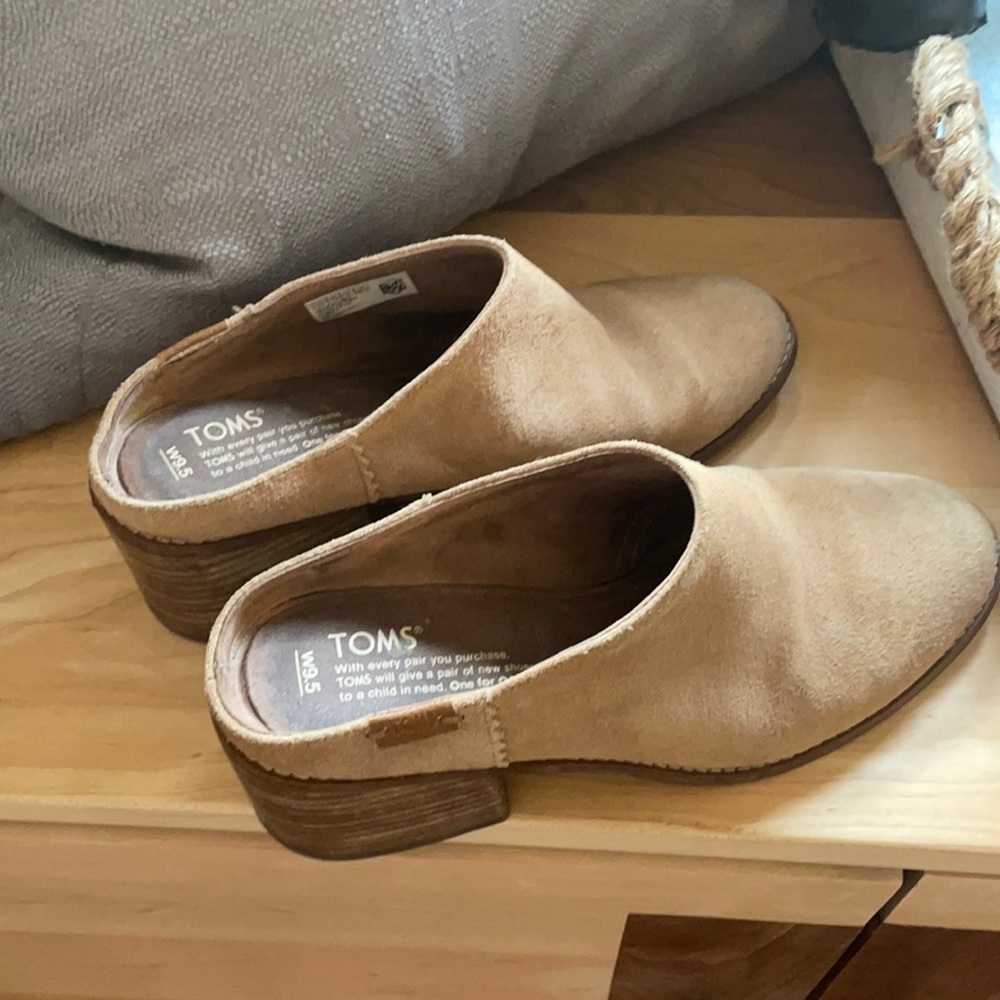 TOMS Leila Suede Mules